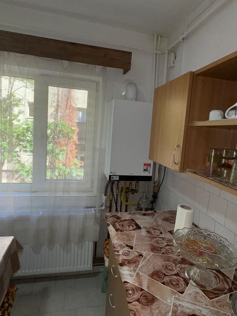vand apartament 3 camere , zona Splai Mihai Viteazul ,et 1, incalzire - Poză 7