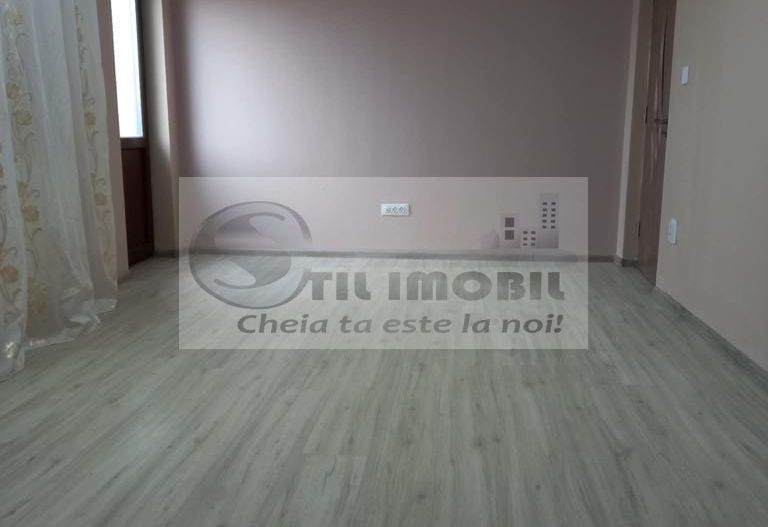 Casă zonă Tătărași - 750 euro - Poză 1