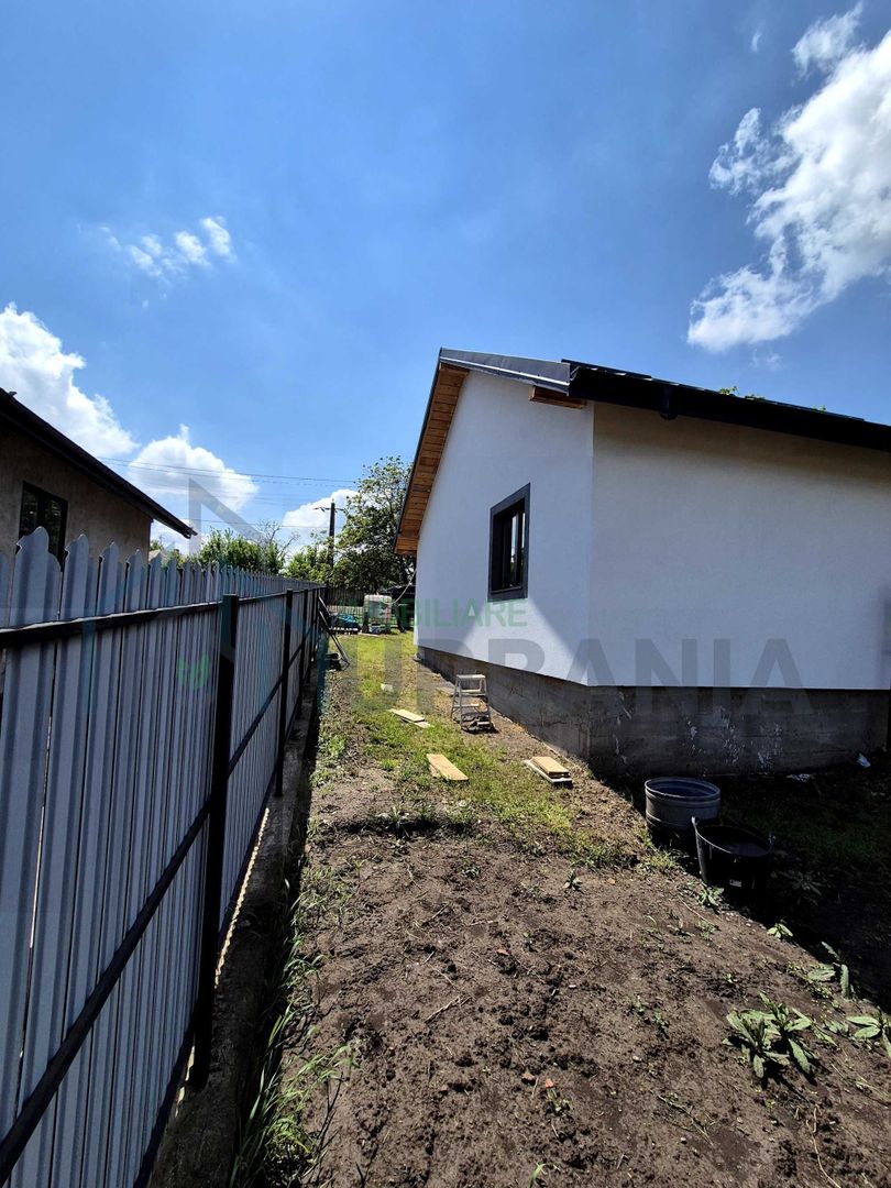 Casă de vânzare în Horlești, Rediu, pe strada principală - Poză 6