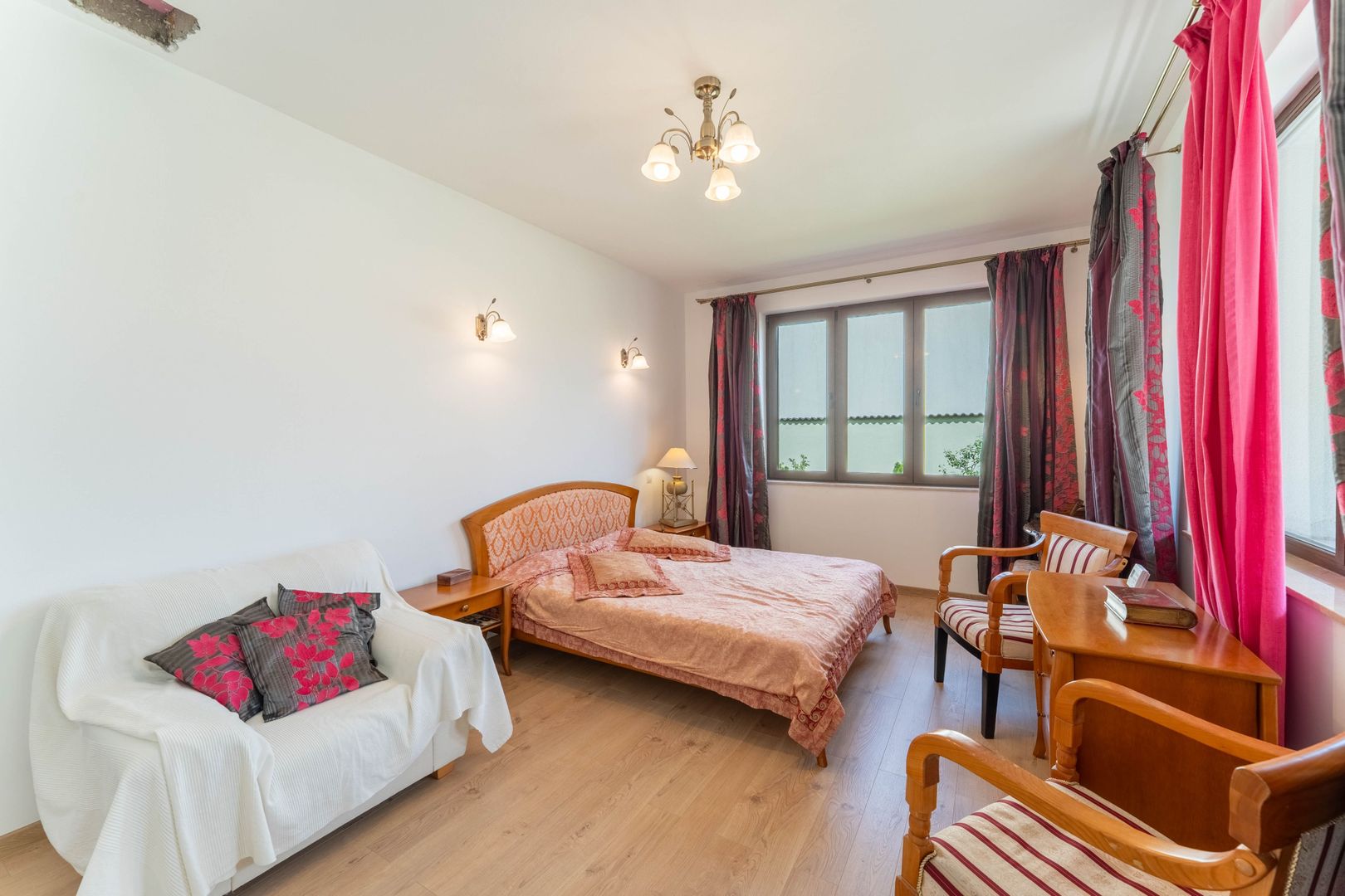 Oportunitate Rară | Proprietate Exclusivă în Izvor - Poză 4