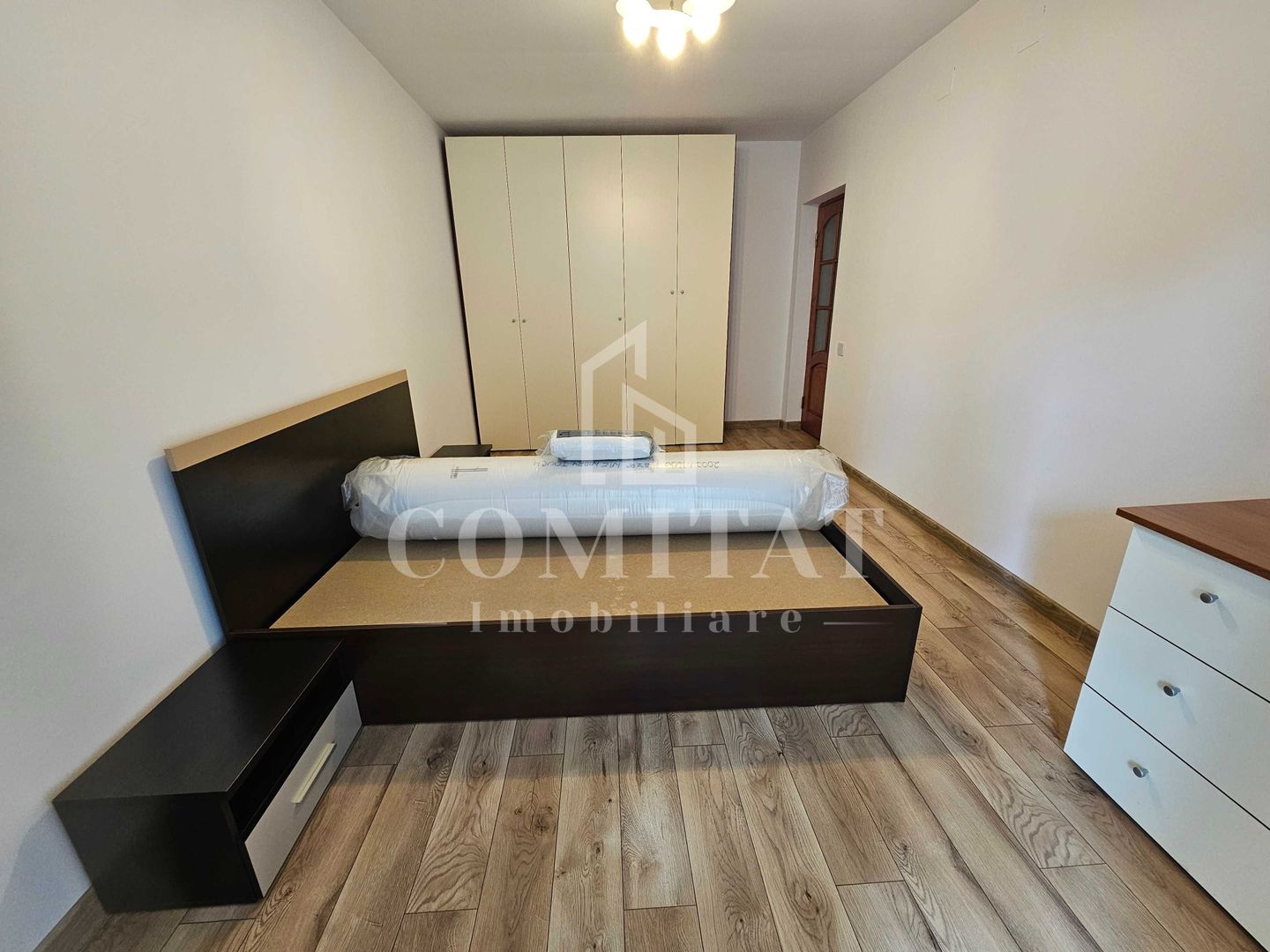 Apartament 4 camere | Confort sporit | Parcare | Zona străzii Cometei - Poză 1