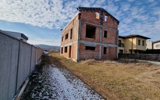 Casa individuala la rosu in Cetate - Poză 2