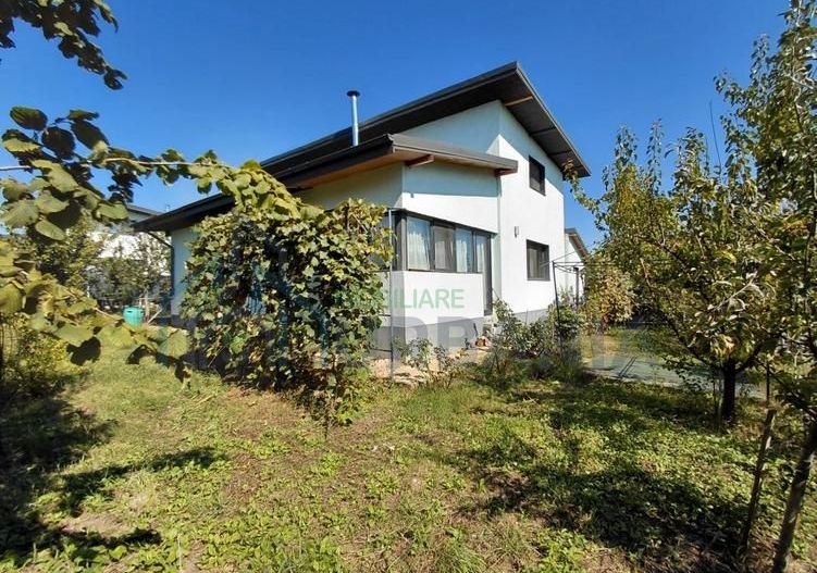 Casă de vânzare în Aroneanu, comuna Aroneanu, jud. Iași - 4 camere, 105 mp utili - Poză 2