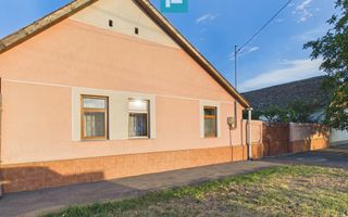 Casă bătrânească cu 4 camere in Pecica - Poză 1