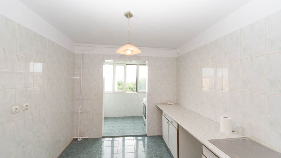 Apartament 3 camere de vanzare, decomandat, 2 bai, loc parcare, 1980 - Poză 9