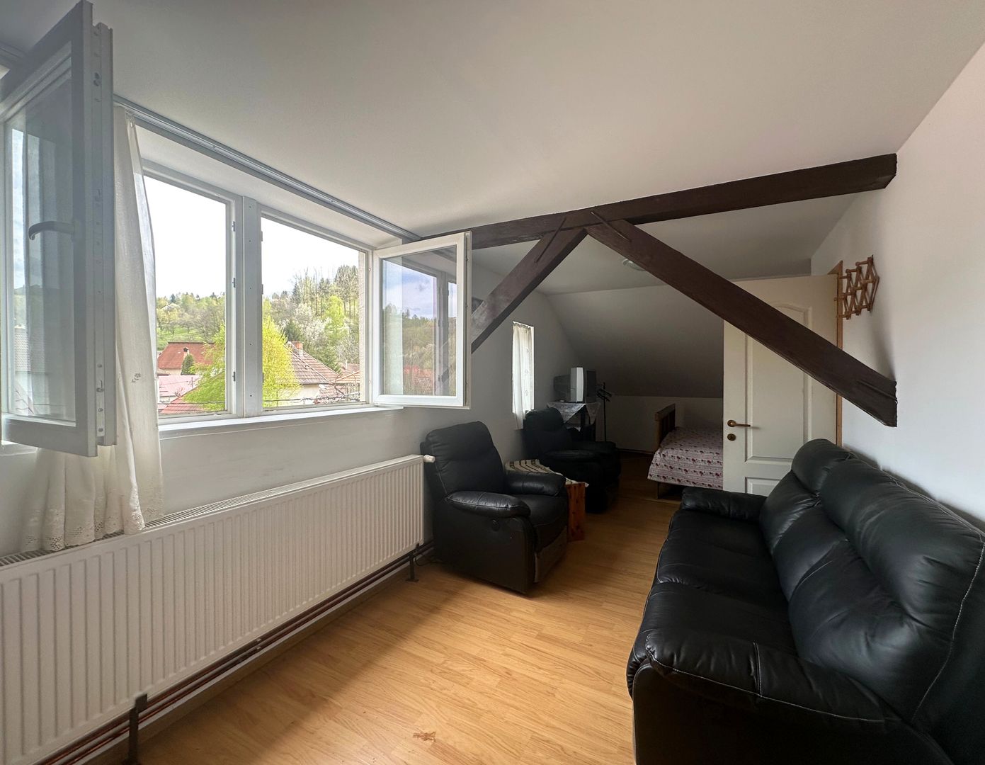 Vânzare casă Individuală 12 Camere la 5 minute de Castelul Bran - Poză 4