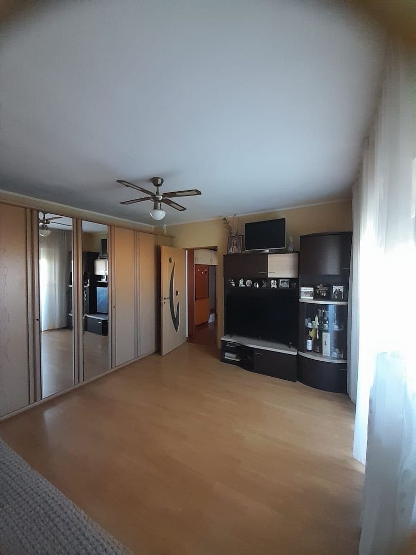 Văd apartament 2 camere - Poză 2