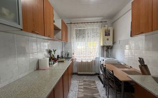 2 CAMERE TATARASI SCOALA 4 IONET TEODOREANU , GEAM LA BAIE, CENTRALA. - Poză 2