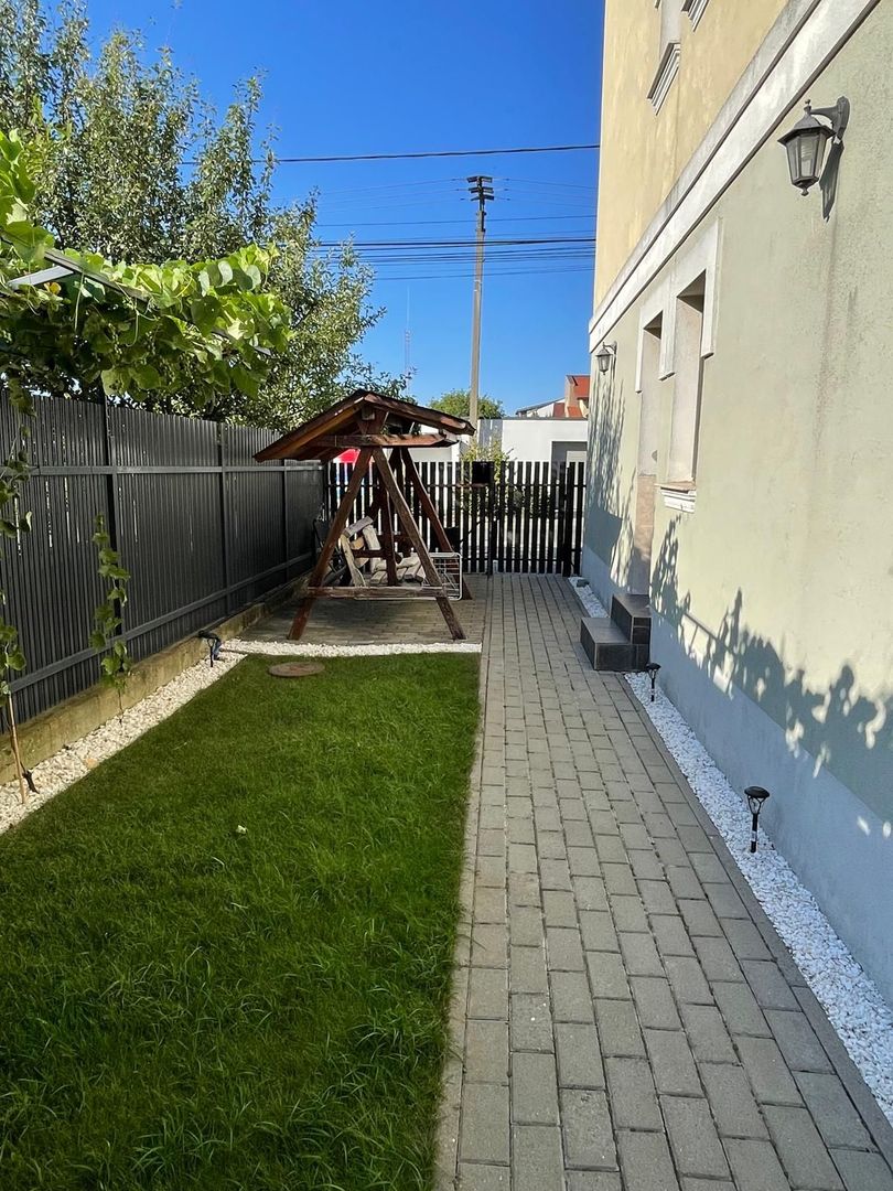 Apartament cu 2 camere, curte și loc de parcare - Poză 1