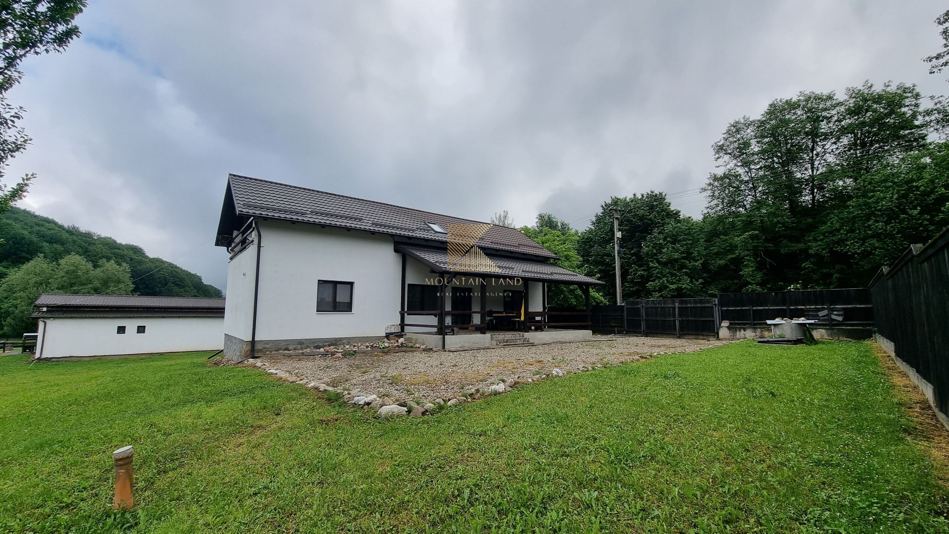 Complex turistic și proprietate deosebită de vânzare în Valea Dobârlău - Poză 22