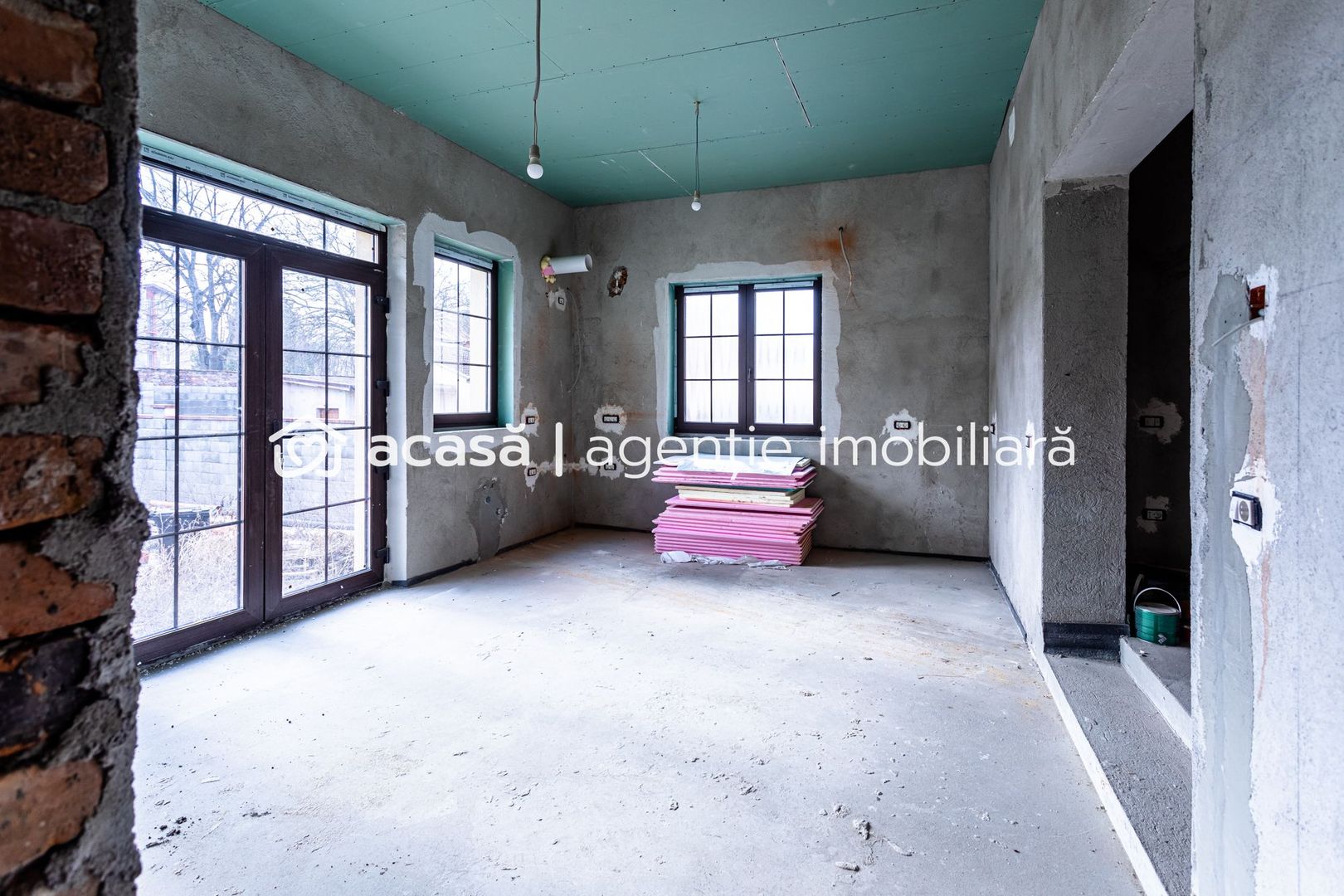 Casă / Vilă semifinisată cu destinații multiple zona centrală - Poză 3