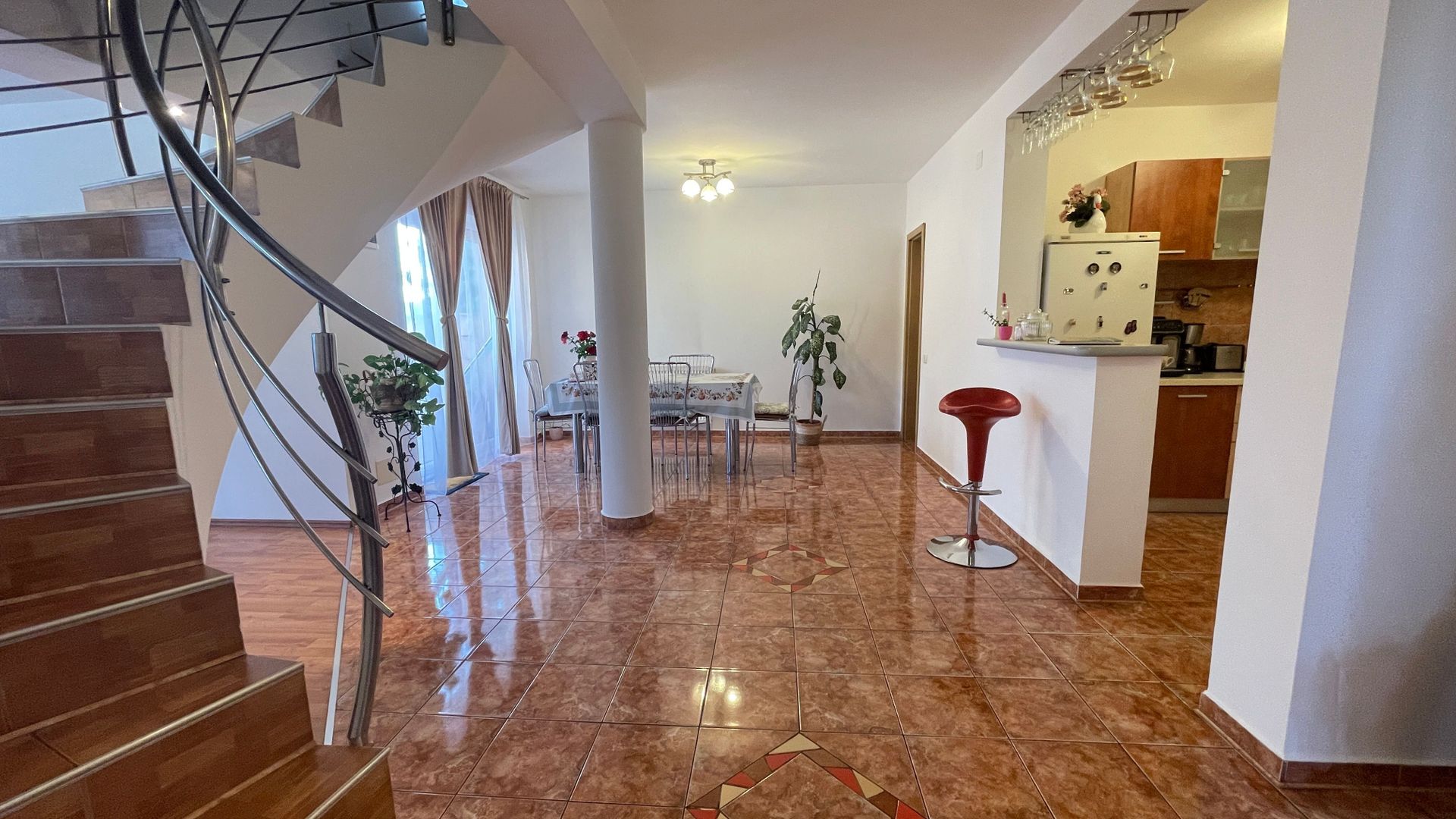 Casa individuala P+M,spatioasa in zona Mircea Cel Batran - Poză 7