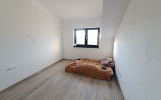 Locuință modernă, 2 camere decomandate, bloc tip vilă, Sânpetru - Poză 15