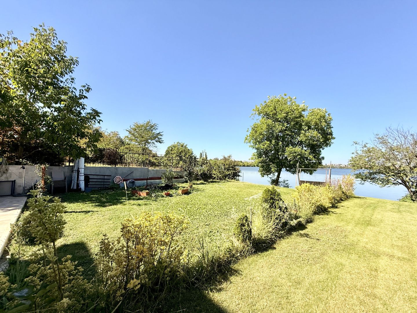 Doua etaje in vila pe malul lacului Grivita birouri rezidential - Poză 5