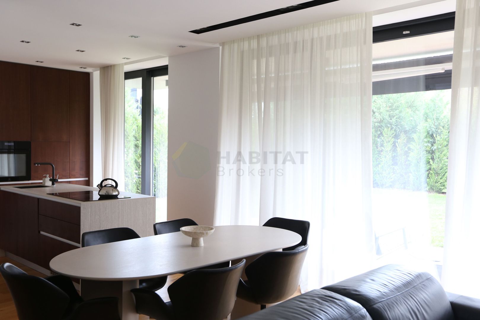 Eleganță pură într-un ansamblu exclusivist – Vilă complet mobilată AMBER GARDEN - Poză 7