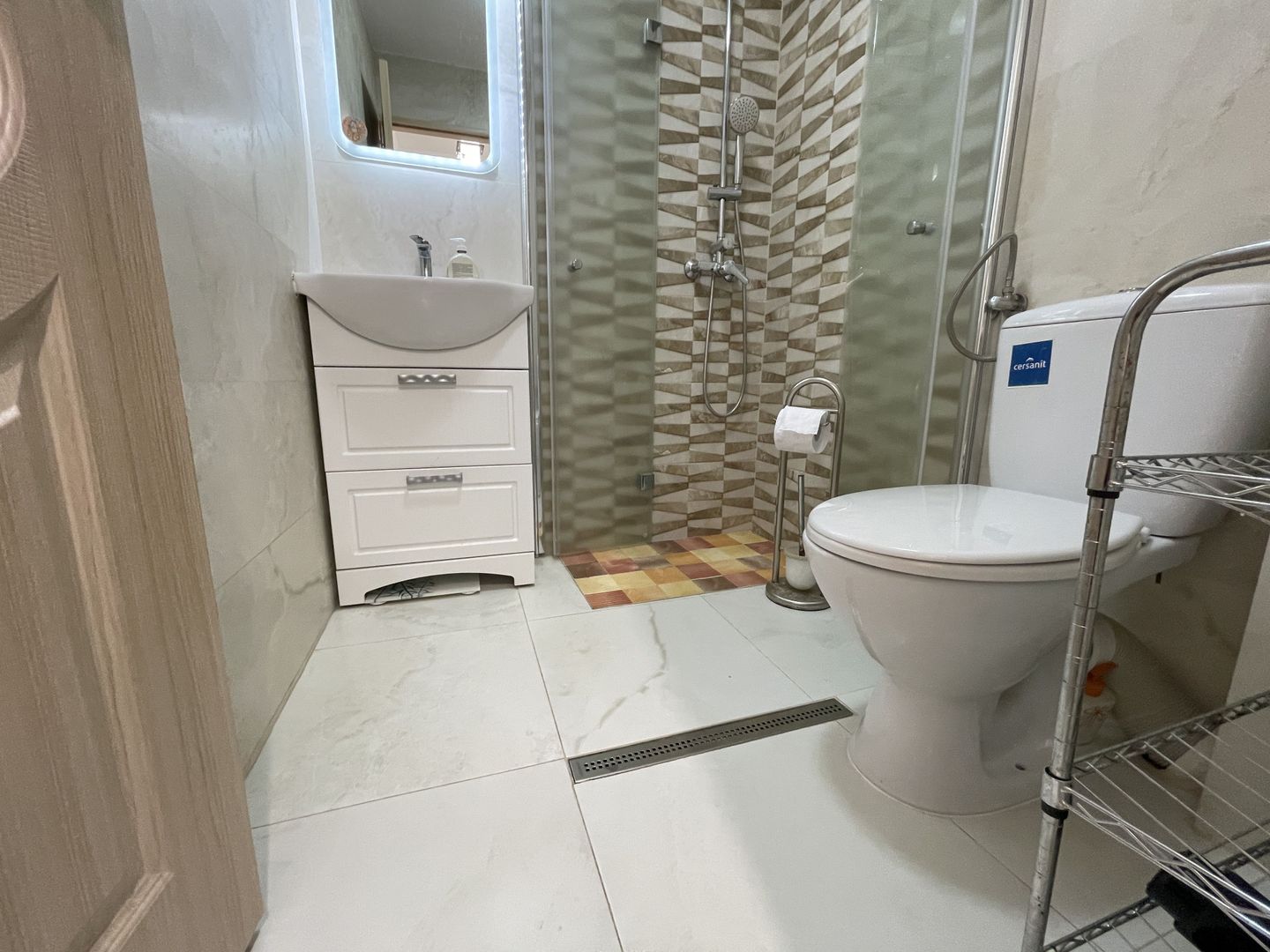 Apartament cu patru camere si garaj in zona Aradului - Poză 12