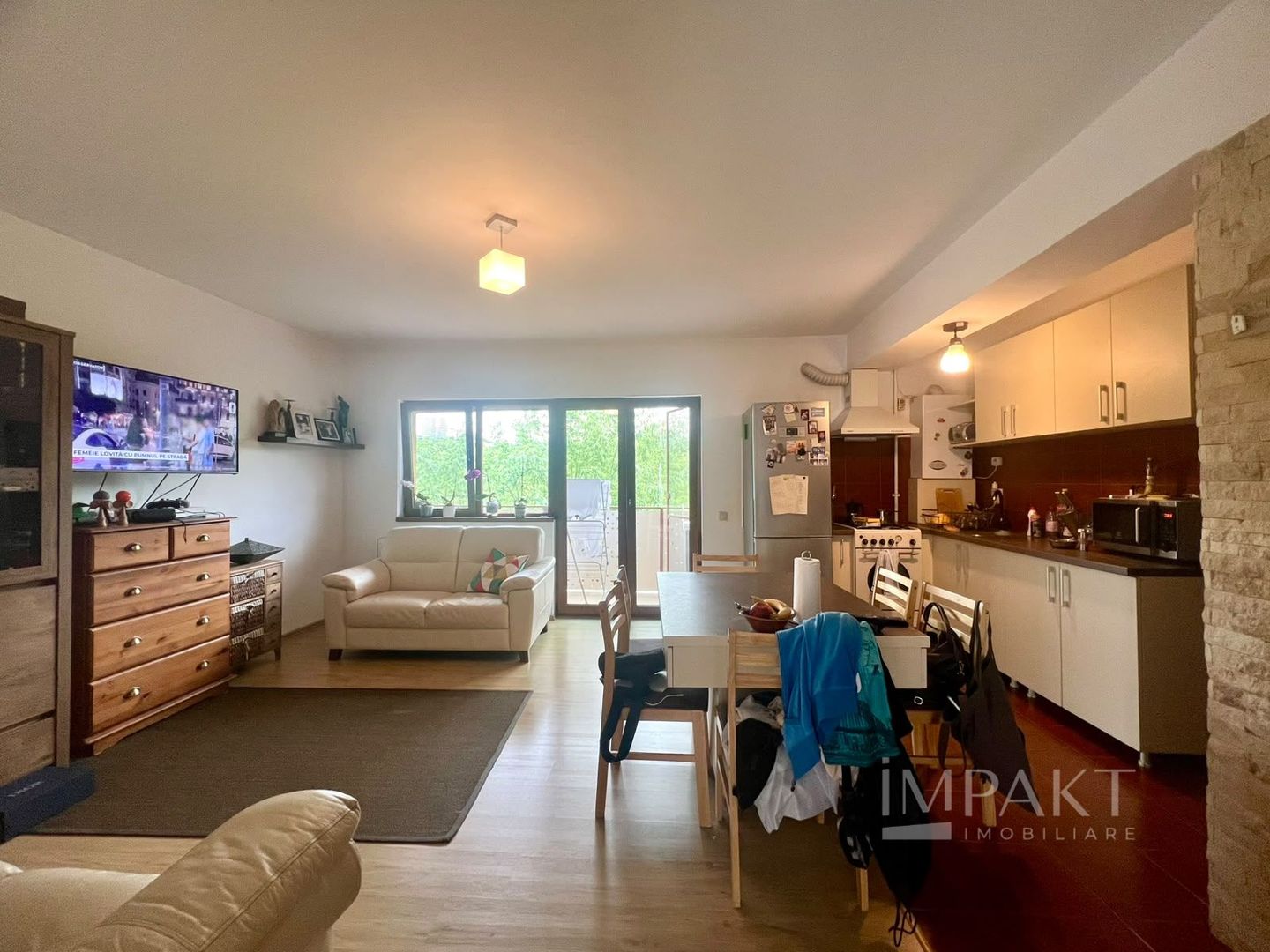 Apartament spatios cu 3 camere pe strada privata - Poză 2