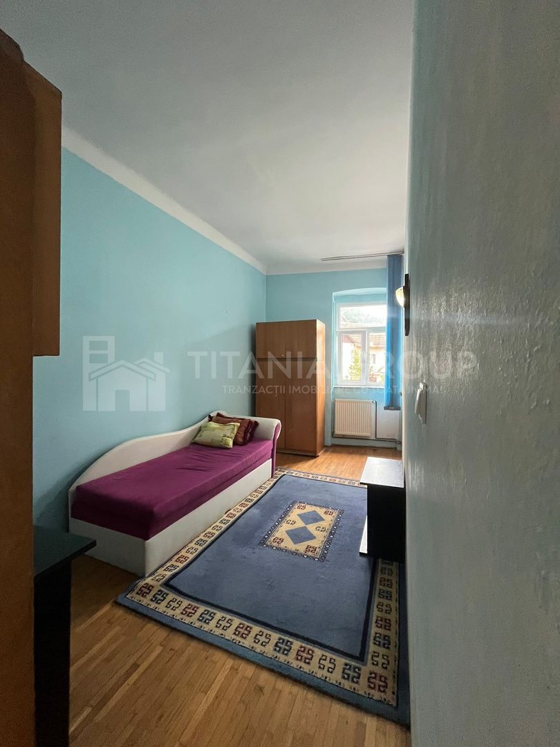 Apartament 3 camere, curte comună, Centrul Istoric Schei - Poză 1