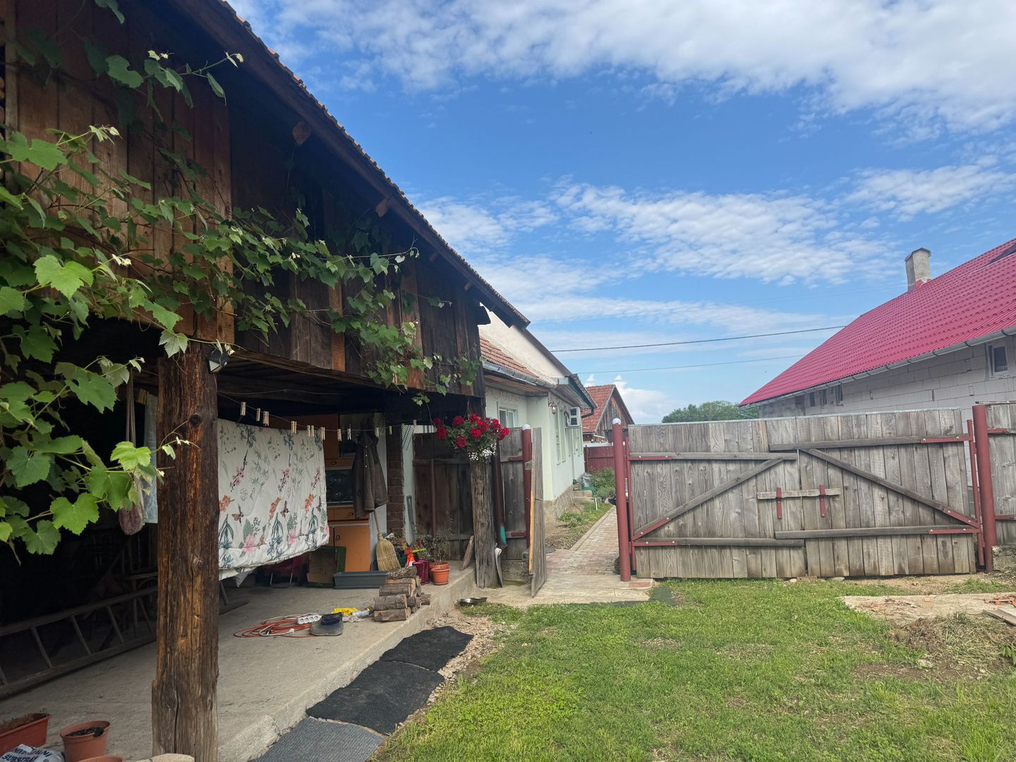 Casa individuala in Arpasu de Sus, teren mare, partial renovata - Poză 32