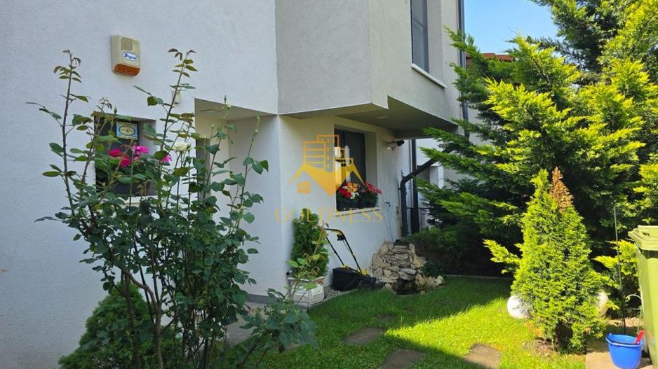 Casă modernă de vânzare, curte, 6 camere, parcare, Zona Vivo, Florești - Poză 1