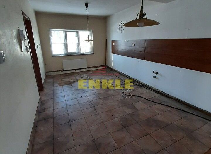 Hala 660 mp + vila 450 mp+ spatiu birouri 135 mp + teren 5000 mp, zona Hudum, pret negociabil - Poză 5