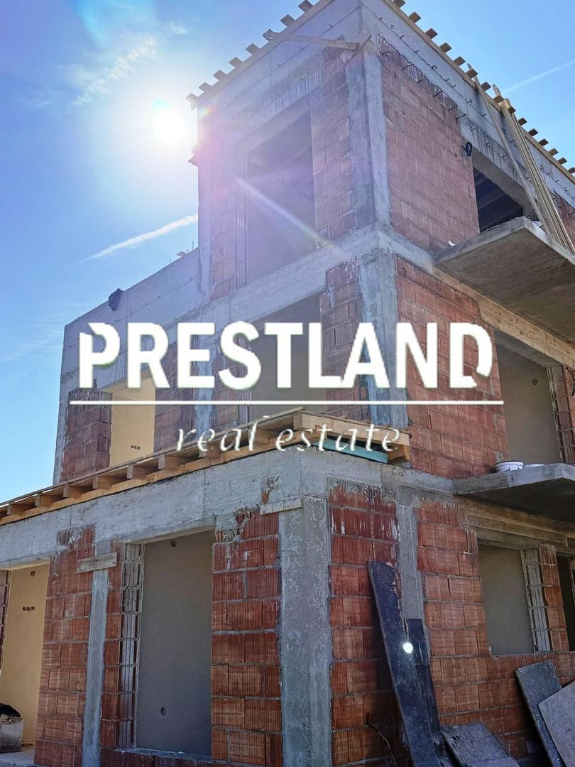 Casă pretabilă pentru 2 familii cu teren 434 mp. - Poză 1