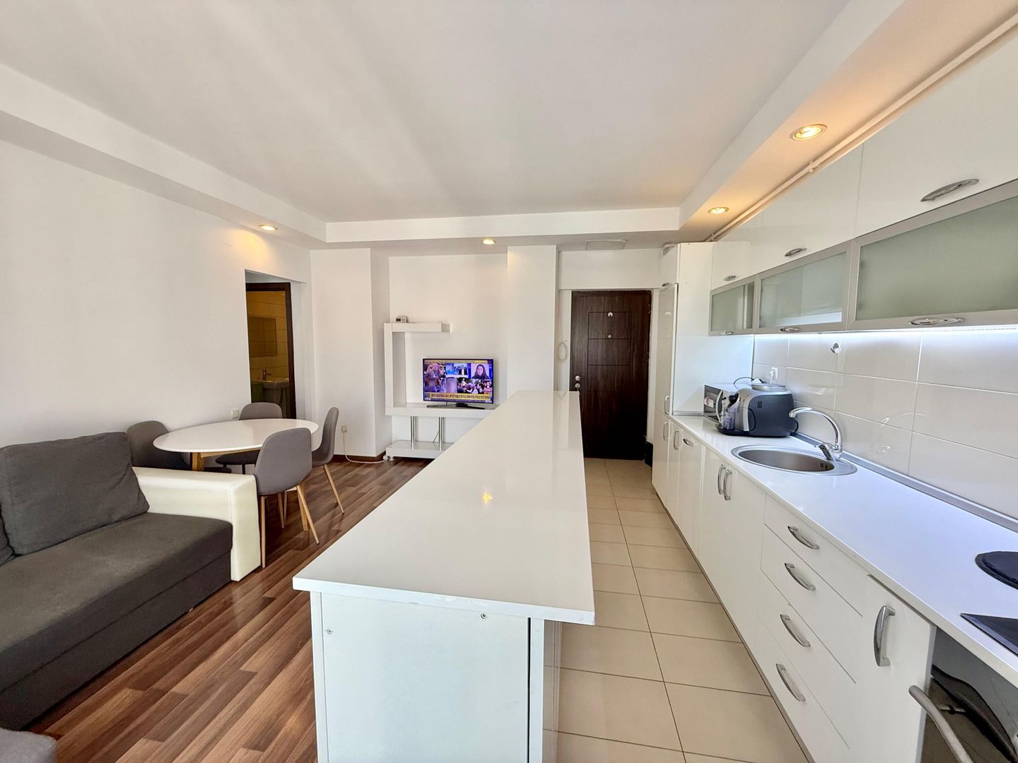 COSMOPOLIS - Apartament cu 3 camere, mobilat si utilat. - Poză 7