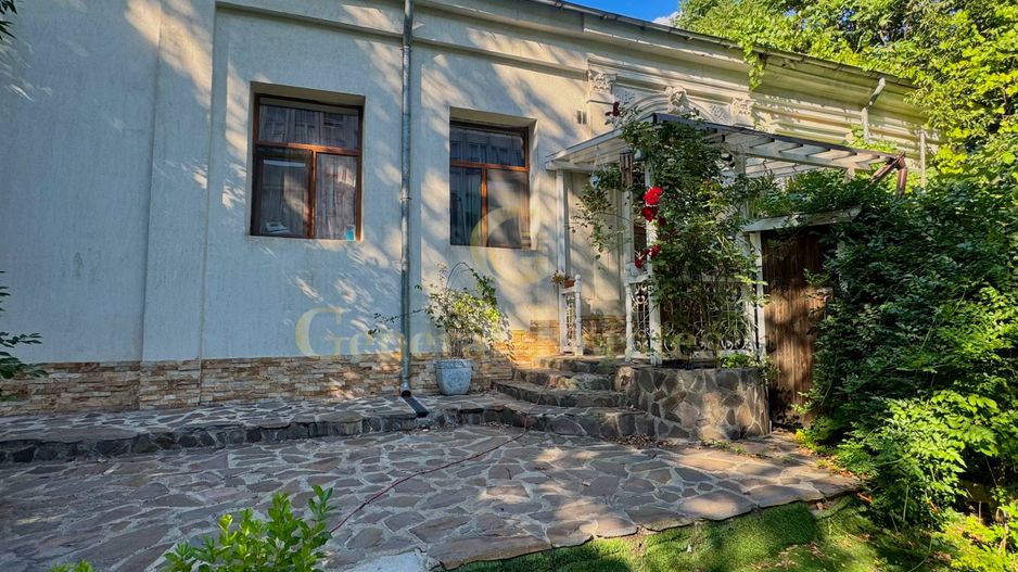 Spre Vânzare Proprietate remarcabilă cu 6 camere în inima Iașului ! - Poză 7