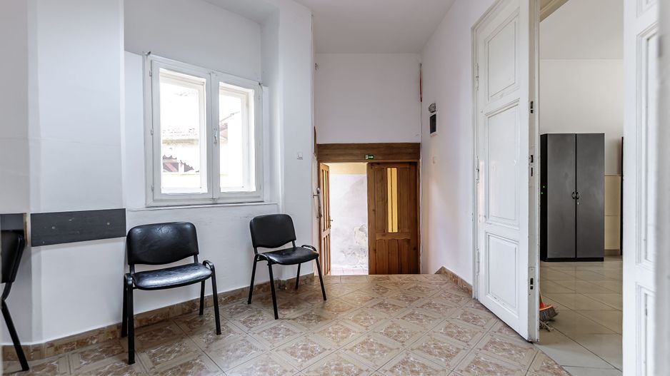 De vanzare casa ultracentrala– Str. Augustin Doinas, Arad | 98 mp - Poză 4