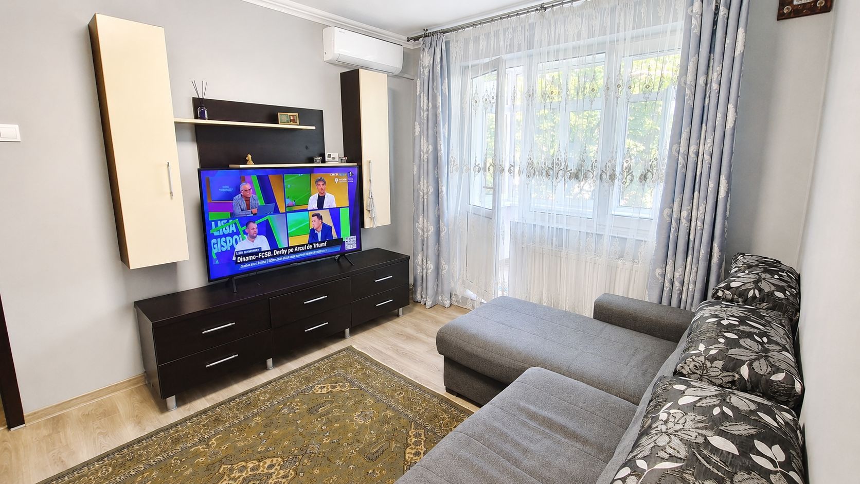 Apartament renovat 2 camere SD 49 mp Podu Ros 92000 euro - Poză 3