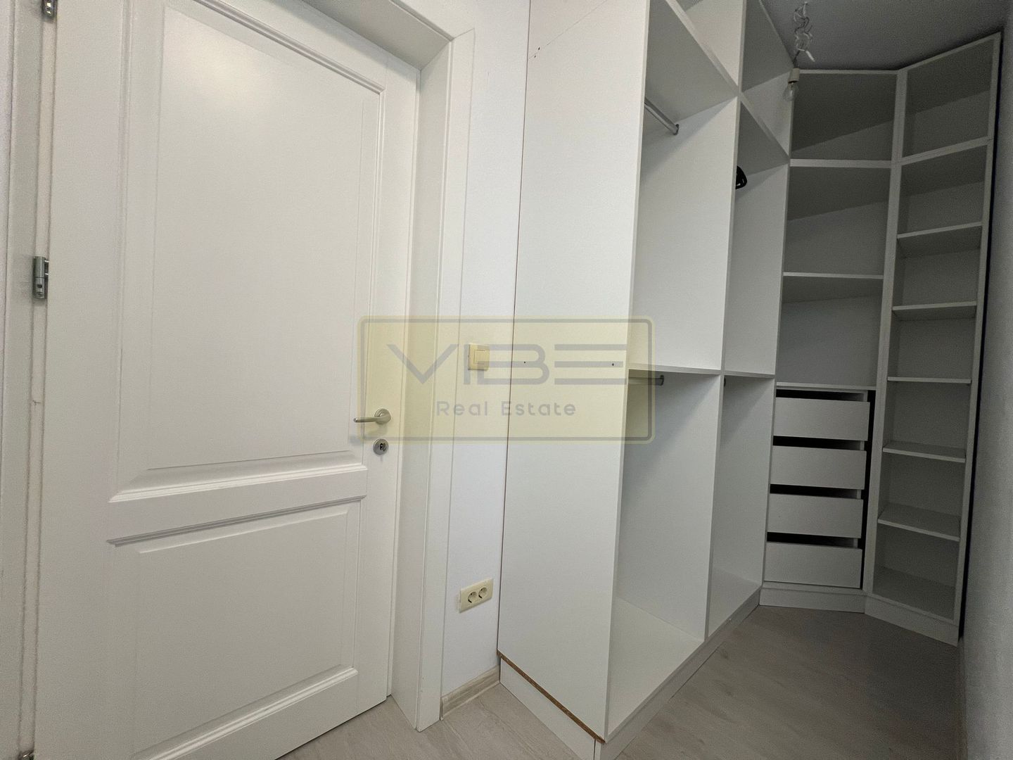 Apartament 2 camere mobilat/intabulat  Galata -  1km Belvedere - Poză 13