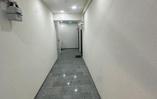 Gars cu gradina, ideal salon sau locuit!