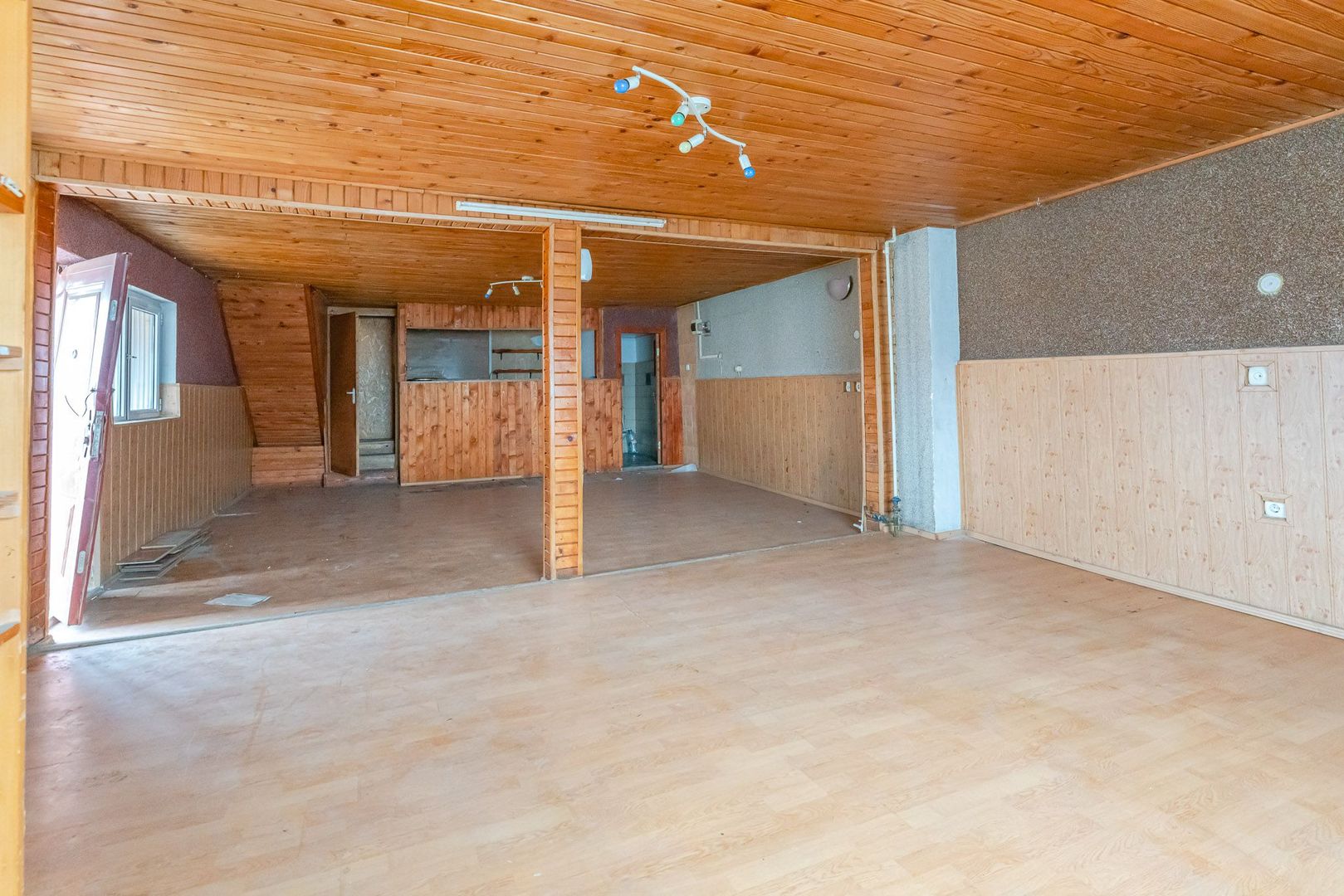 Casa transformată în spațiu comercial - Oportunitate de investitie! - Poză 6