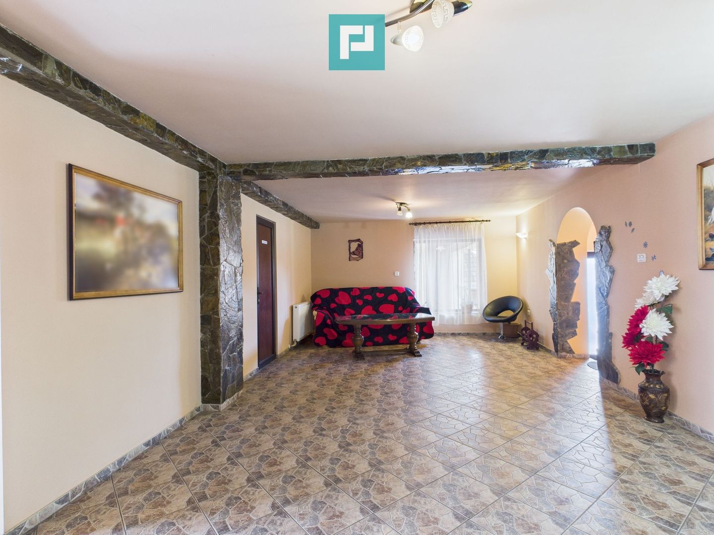 Casă și clădire de apartamente la Orțișoara - Poză 10