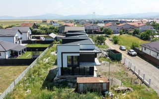 VILĂ CU DESIGN MODERN ȘI PRIVELIȘTE SPECTACULOASĂ CĂTRE MUNȚI - Poză 4