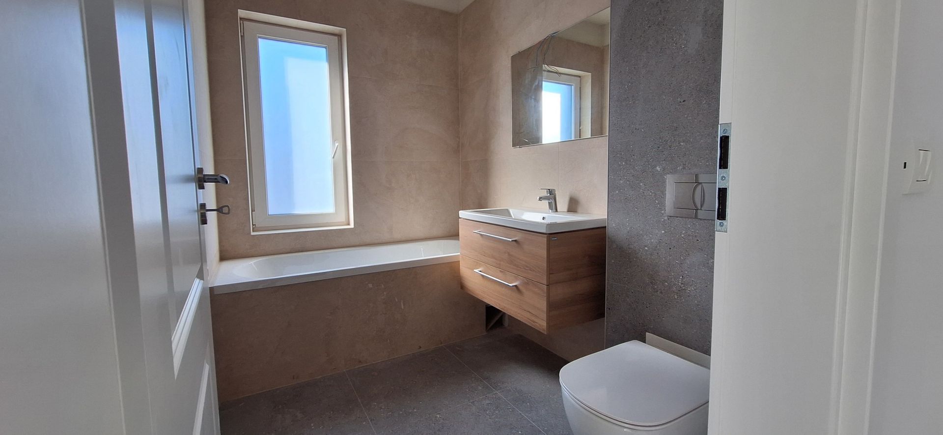 Apartament 2 camere cu loc de parcare inclus - Poză 2