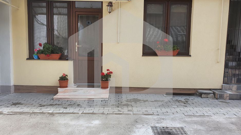 Apartament 2 camere in zona 9 Mai/ Renovat complet+ Pivnita+ curte - Poză 3