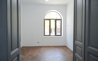 Apartament renovat in zona centrala - Poză 4
