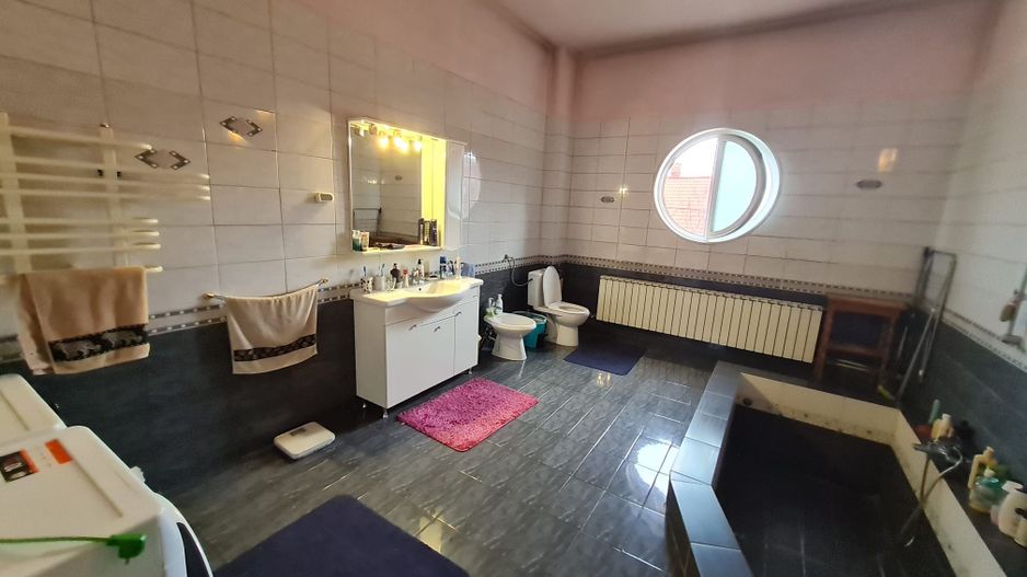 Vila generoasa,destinatii multiple - Poză 7