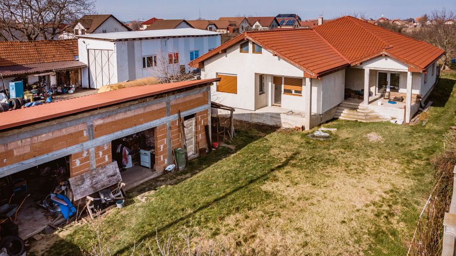 Casă la sol cu teren de 3.451mp în Gai - Poză 11