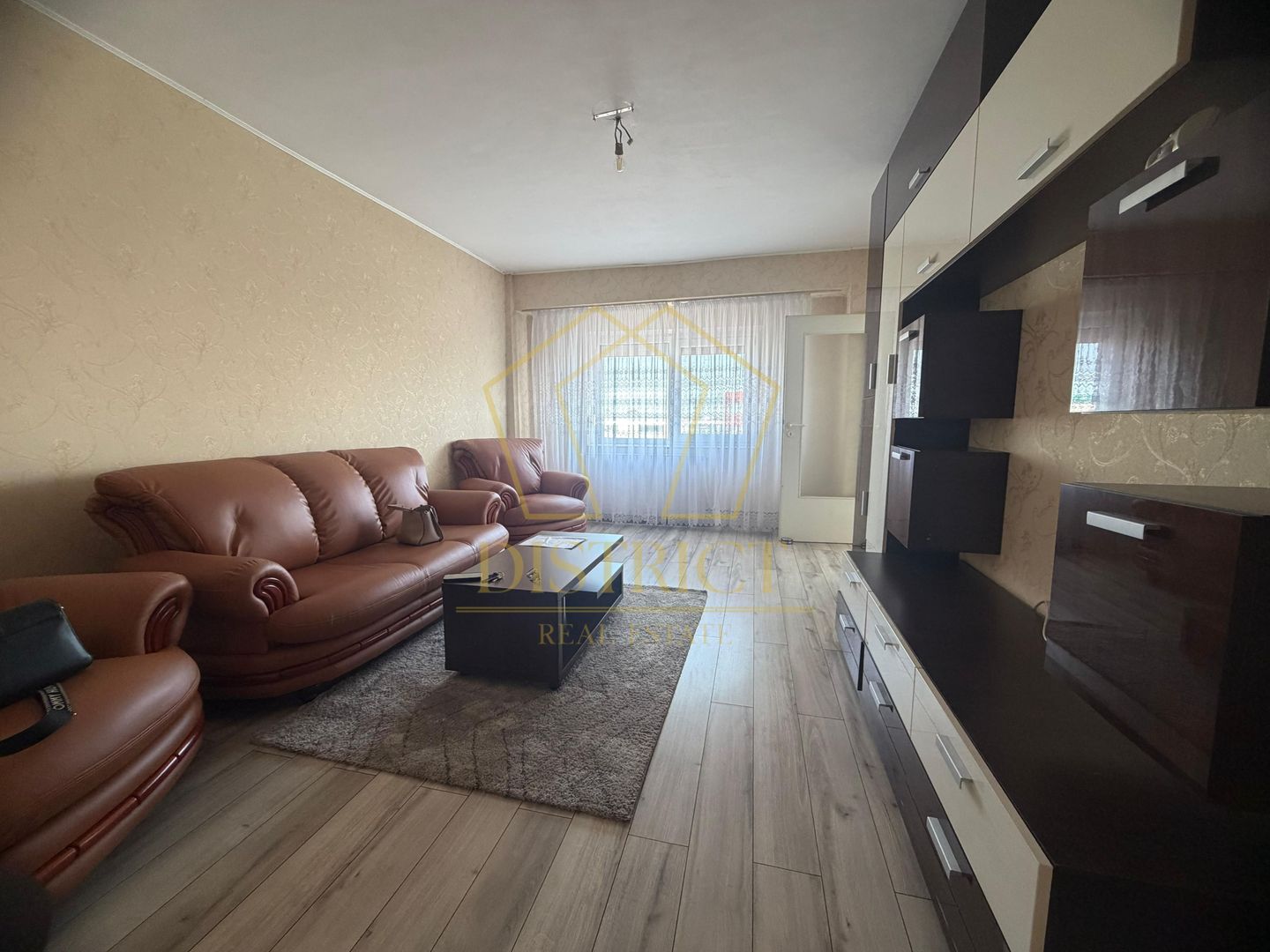 Apartament decomandat cu 5 camere si 2 bai, etaj 2| Calea Buziasului - Poză 1