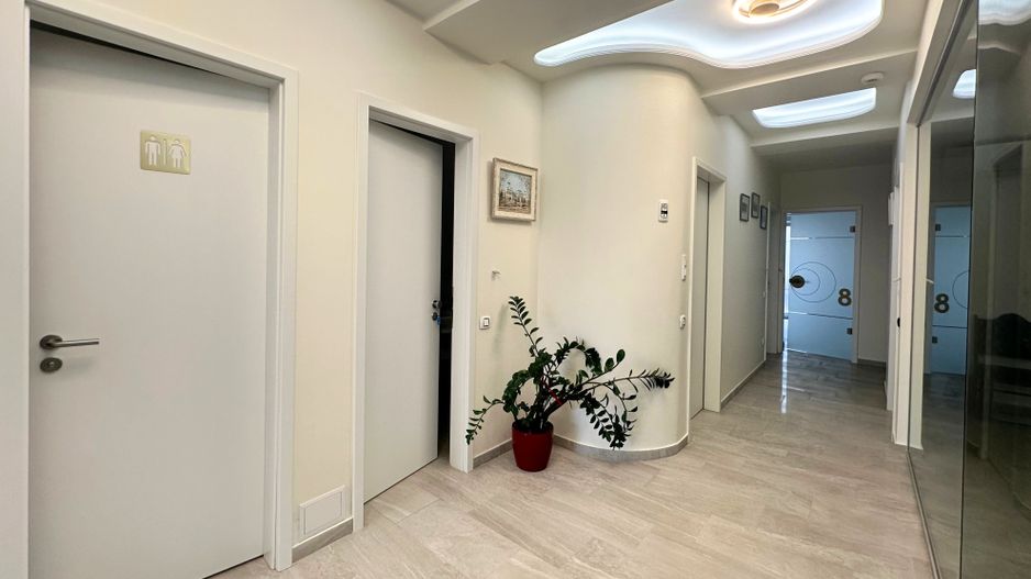 De vânzare Centru Medical Multifuncțional 196 mp zona Coresi - Poză 7