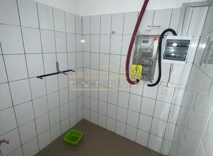 De Vanzare Spatiu Comercial, Zona Imparat Traian ( la 2 min. de MALL ), pret 81000 euro negociabil - Poză 6
