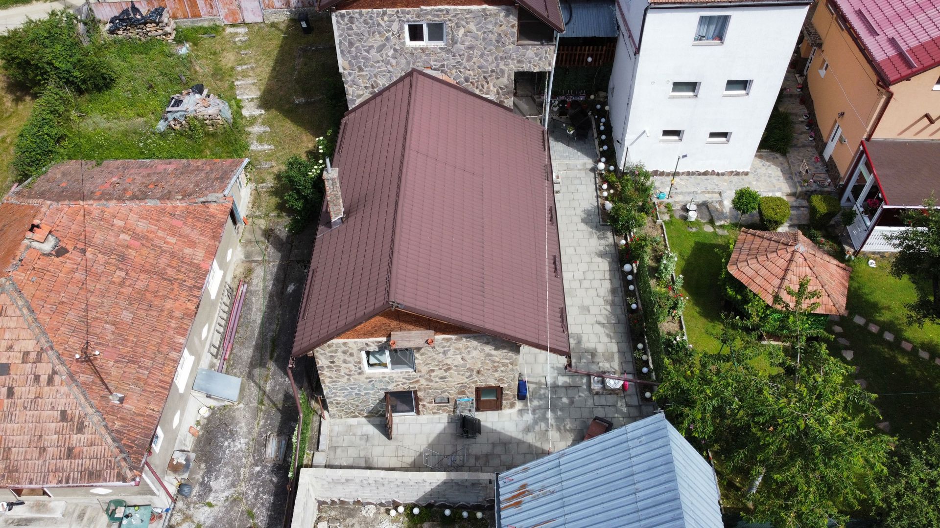 Apartament tip casă la curte, lângă pădure – Zărnești - Poză 4