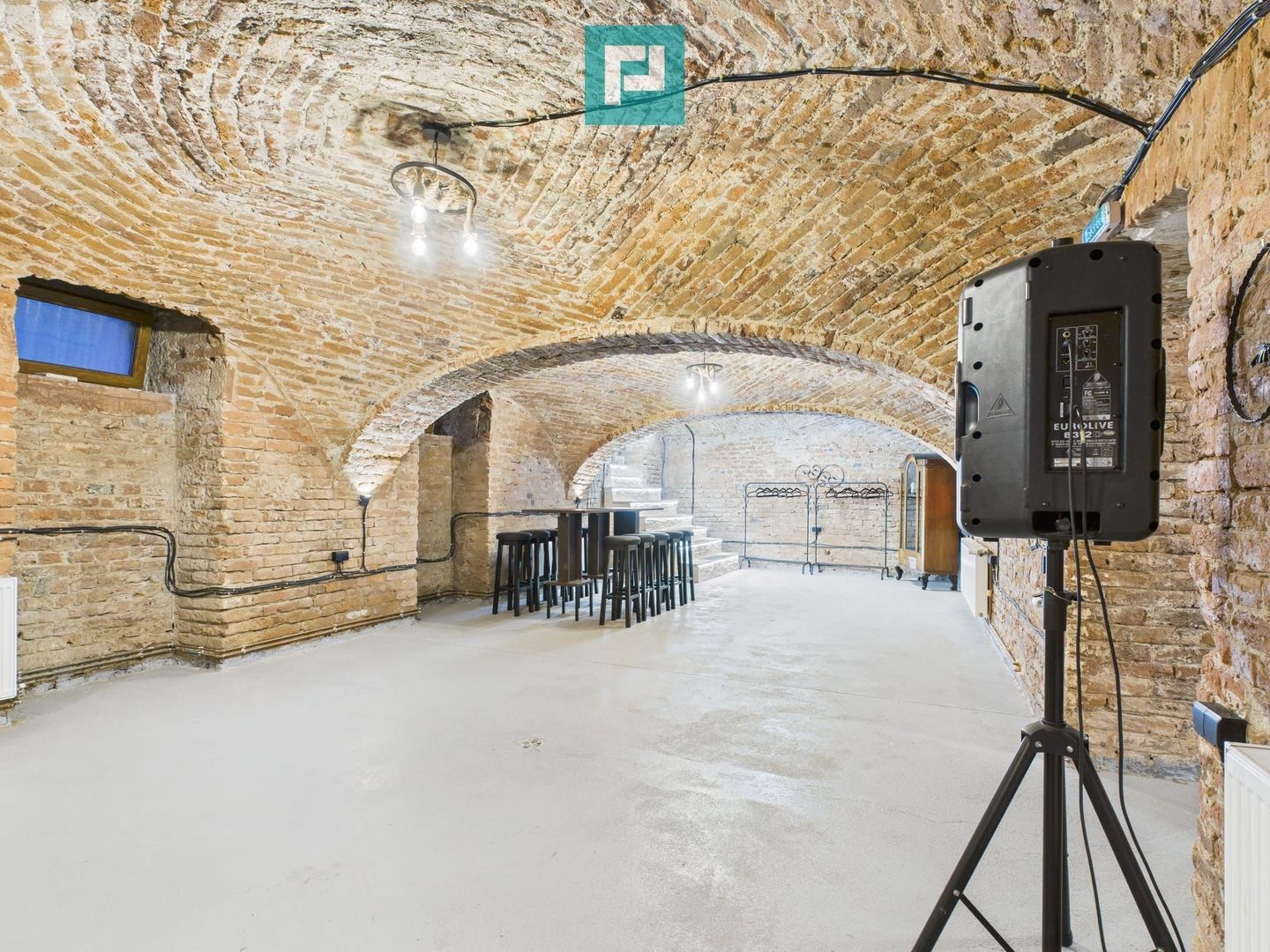 Eleganță subterană - pivniță exclusivistă Arad - Poză 39