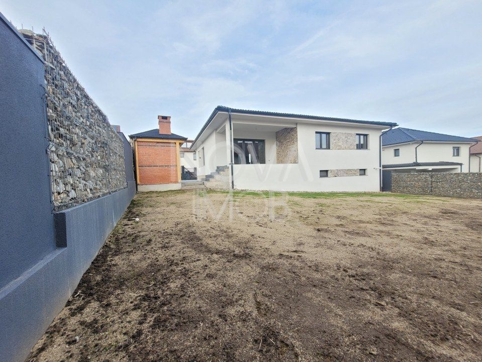 Casa individuala pe un singur nivel cu garaj dublu - Selimbar - Poză 2