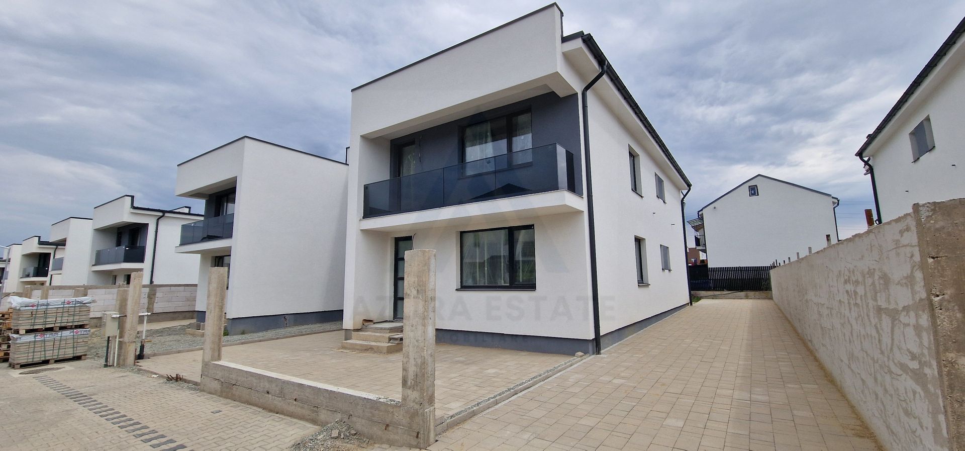 DIRECT DEZVOLTATOR ! Casa tip cvadruplex, 4 camere 110 mp utili - Poză 1