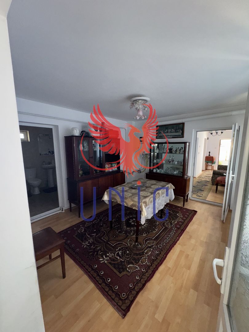 Casa situata in orasul Bals! - Poză 17