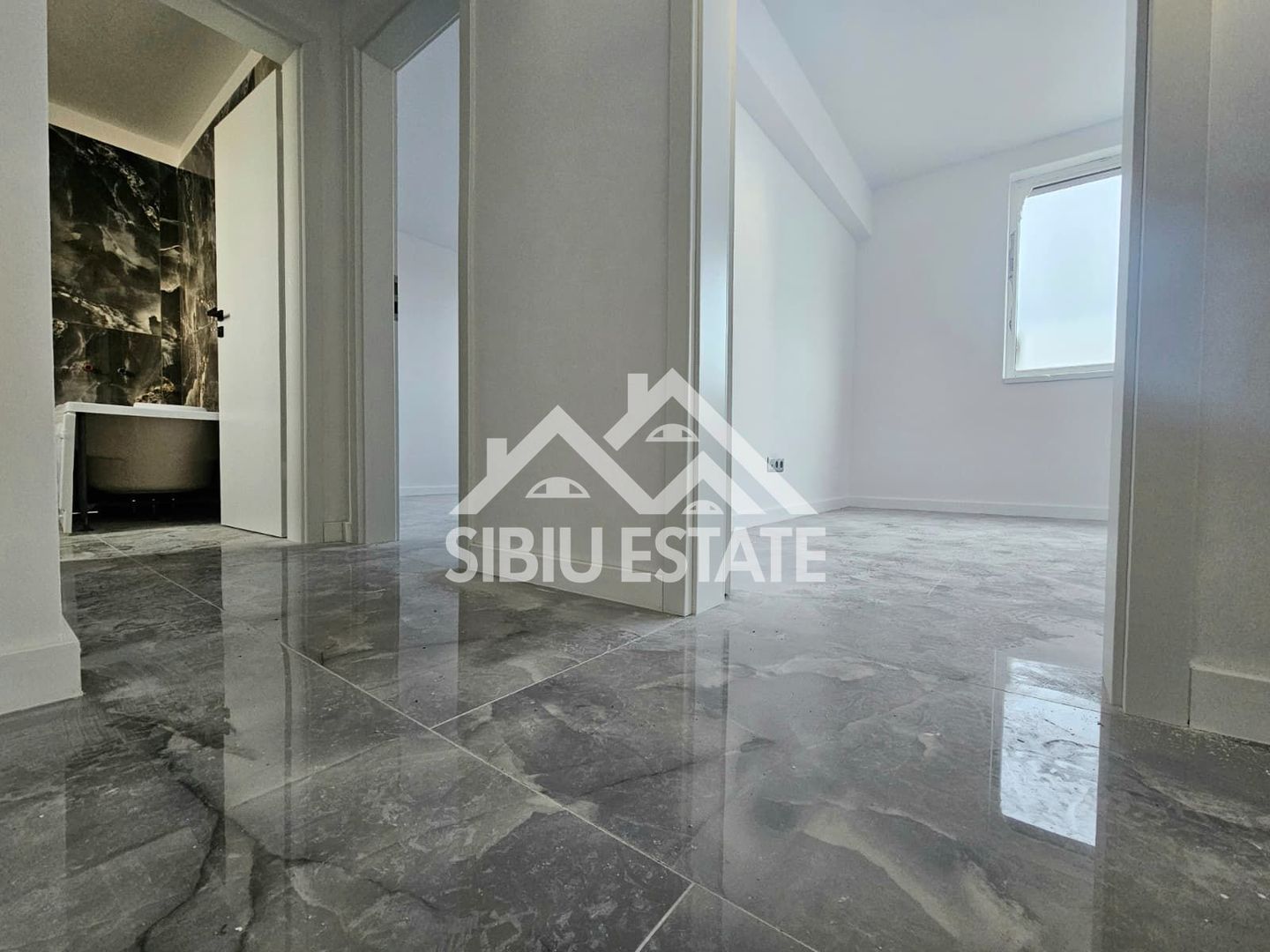 Casa 4 camere, 2 bai Sibiu Vest mutare imediata - Poză 3