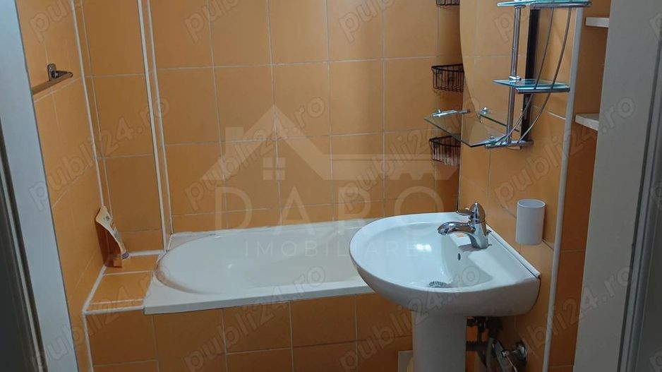 Vând apartament cu 2 camere în Tg Mureș, zonă centrală - Poză 7